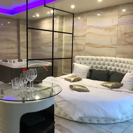 Golden House - Jacuzzi Apartment Rouen Exterior photo