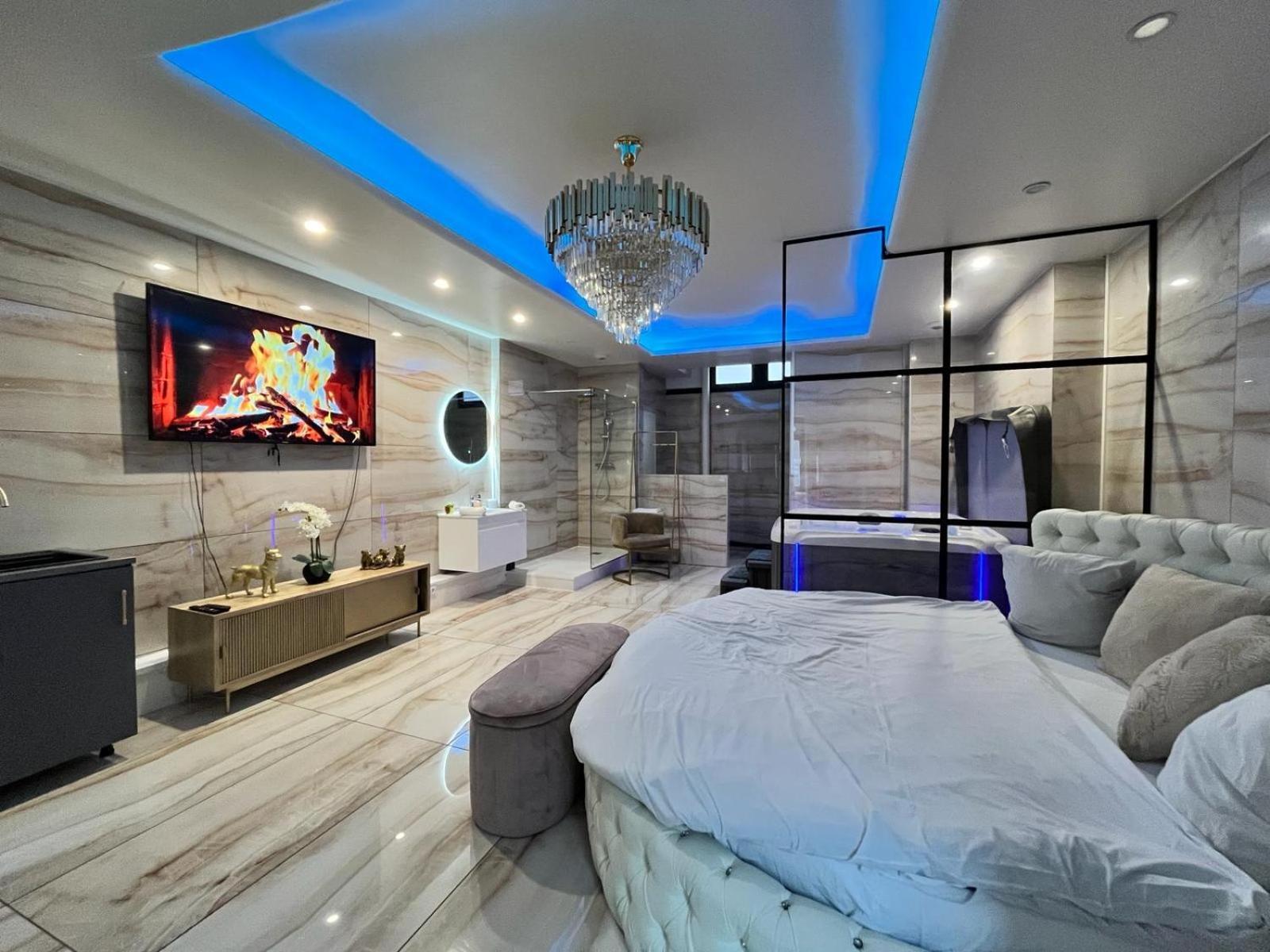 Golden House - Jacuzzi Ruan