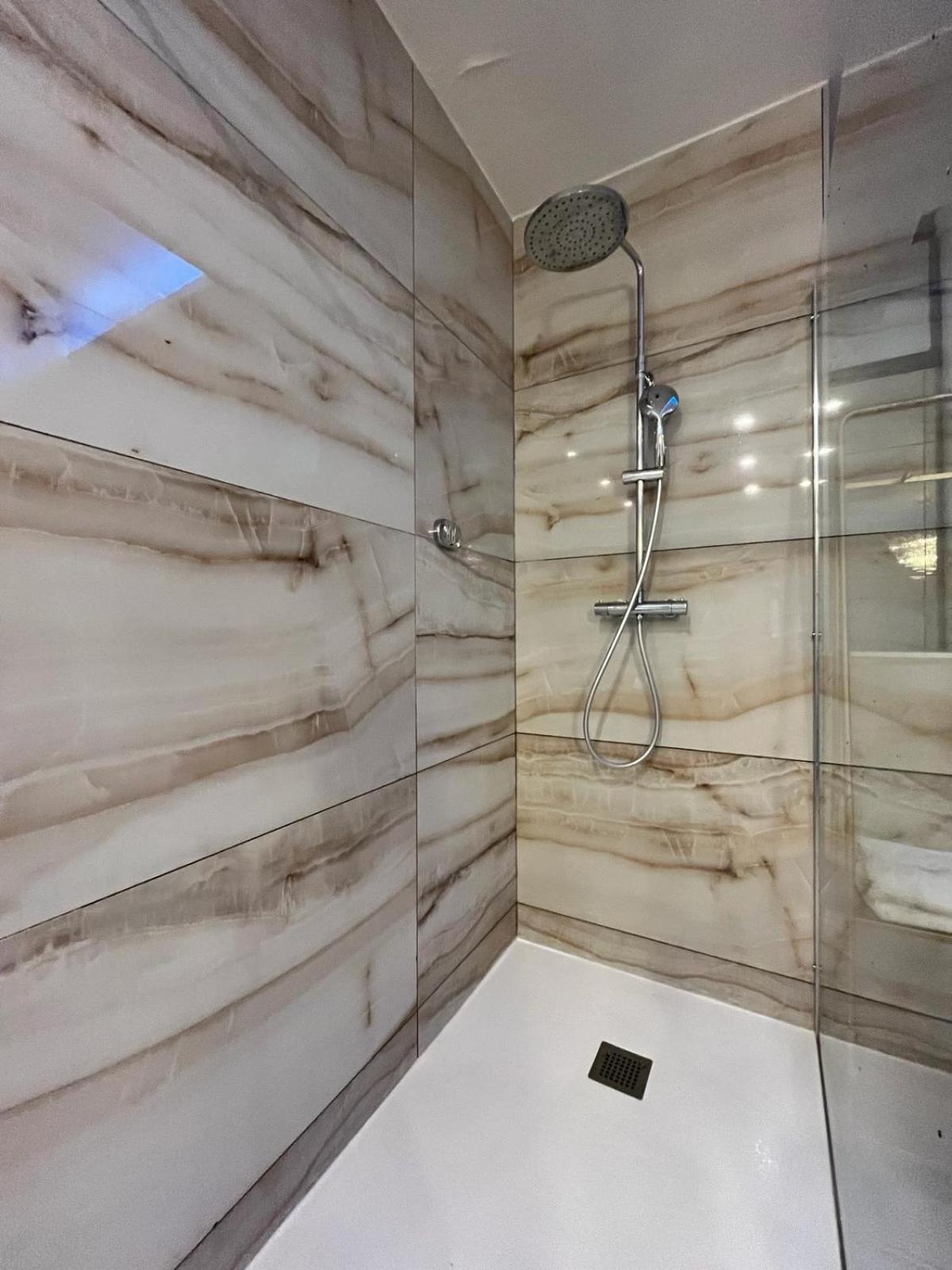 Golden House - Jacuzzi Apartment