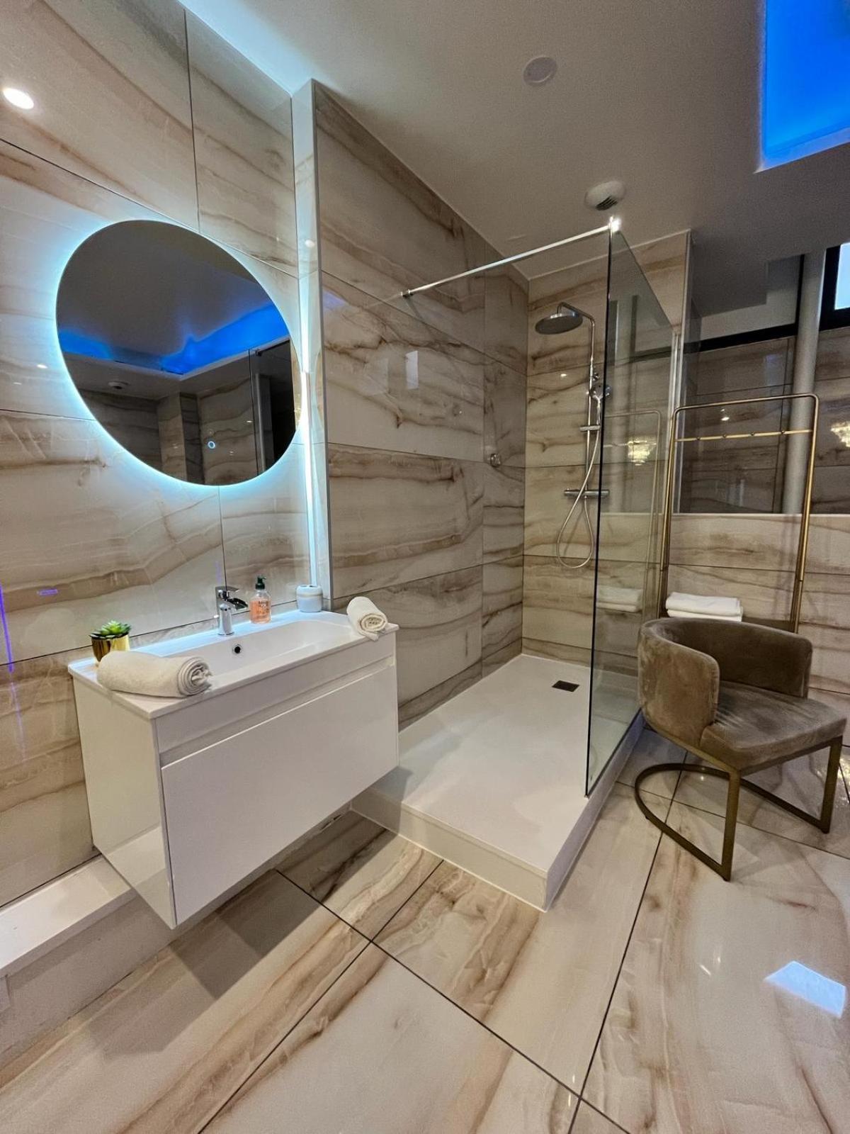 Golden House - Jacuzzi Apartment